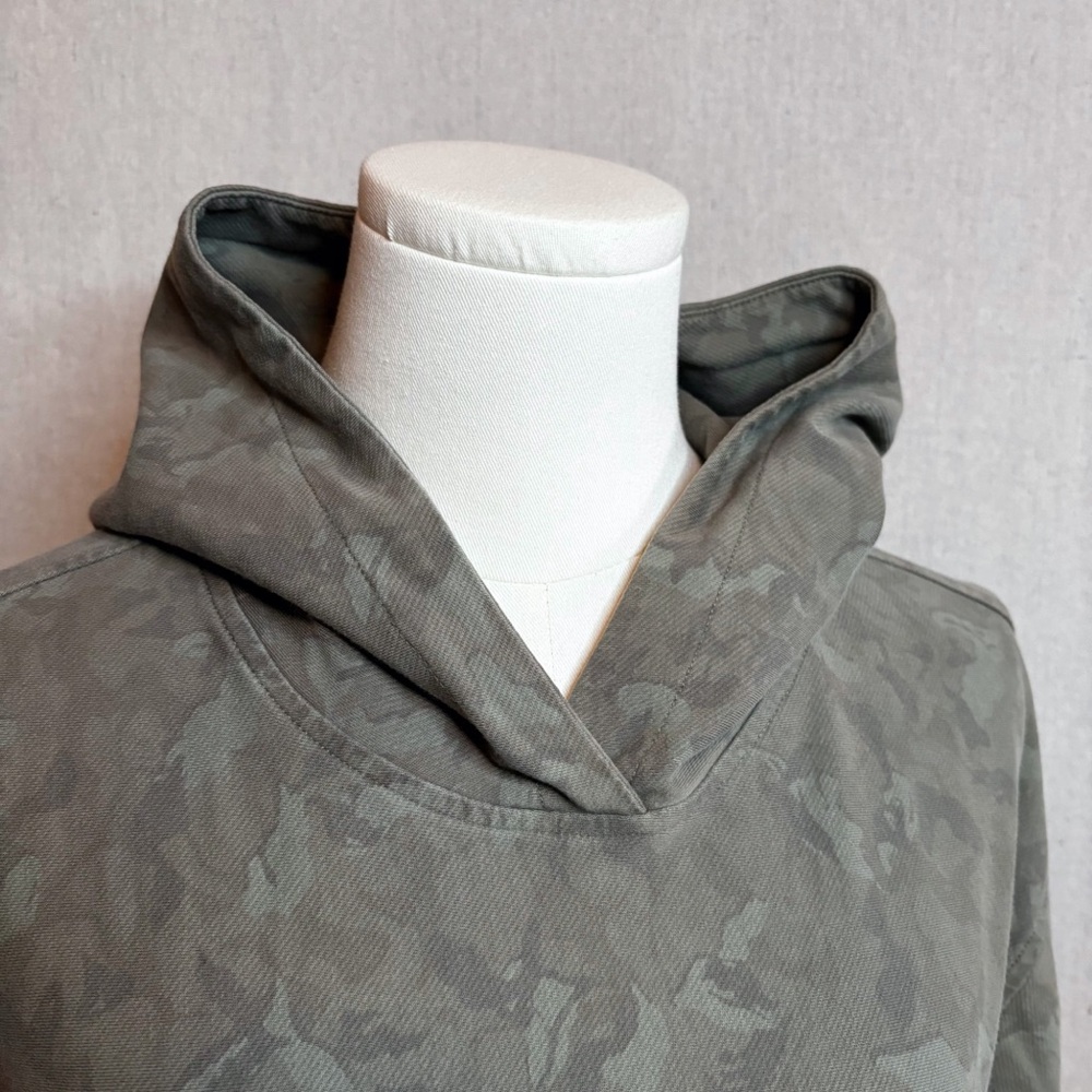 Athleta green camo hoodie size XS - Picture 4 of 6